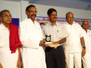 Dr Mu Elangovan Receives Award Dr Mu Elangovan Receives Award