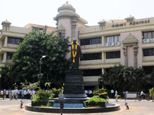 முல்லைப்  பெரியாறு நீர்மட்டத்தை 120 அடியாக குறைக்க கேரளாவை அனுமதிக்கக் கூடாது-திமுக வழக்கு