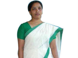 கேரளாவில் ஆசிரியைகள் மாடர்ன் உடைகள் அணிய தடை: சேலை மட்டுமே அணிய உத்தரவு!