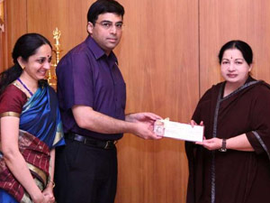 CM Jayalalitha hands over a cash reward of Rs.Two crores to Viswanathan Anand CM Jayalalitha hands over a cash reward of Rs.Two crores to Viswanathan Anand
