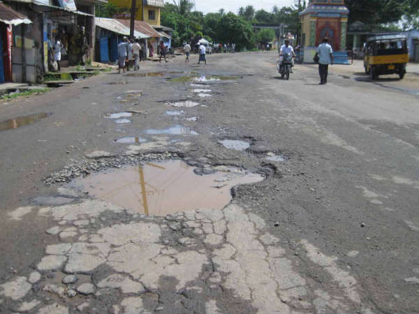 Roads in TN-Kerala border trouble Iyappa devotees Roads in TN-Kerala border trouble Iyappa devotees