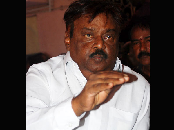தண்டவாளத்தைக் கடக்கனும்...