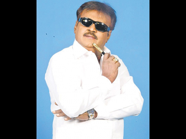 உன்னைப் பார்த்து உலகம் சிரிக்கிறது