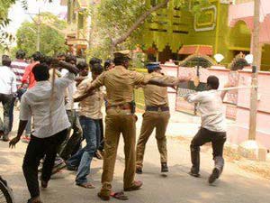 Students attacked by congress cadres at Virudhunagar? Students attacked by congress cadres at Virudhunagar?