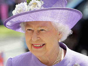 Queen Elizabeth II gets 5 million pounds pay hike! Queen Elizabeth II gets 5 million pounds pay hike!