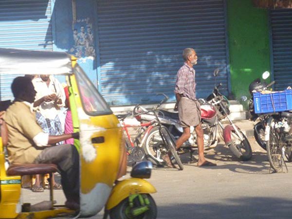 அனல் காத்து வீசுதே...