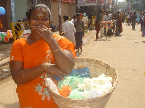திரளும் பக்தர்கள்