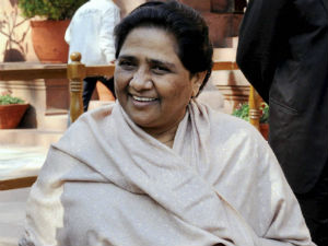 Mayawati's purse searched in Karnataka; she was carrying one lakh rupees Mayawati's purse searched in Karnataka; she was carrying one lakh rupees