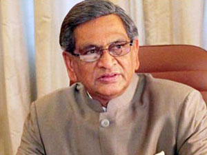 Karnataka polls: Surveys predict Congress win, but SM Krishna says wait Karnataka polls: Surveys predict Congress win, but SM Krishna says wait