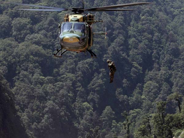 உத்தரகாண்ட்-  மழை லேசாக நின்றது.. மீண்டும் ஹெலிகாப்டர் மூலம் மீட்புப் பணிகள்