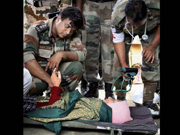 உத்தரகண்ட் வெள்ளம்: இந்த ஹீரோக்களுக்கு 'சல்யூட்' அடிங்க!