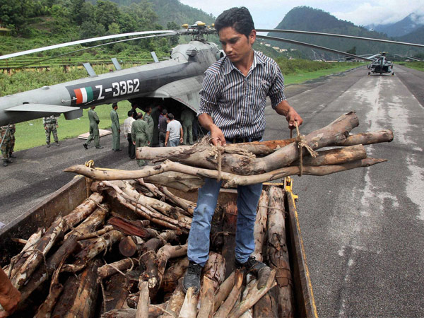 உத்தரகண்டில் பிணக் குவியல்களால் நோய் பரவும் அபாயம்: எரிக்கும் பணி துவக்கம்!