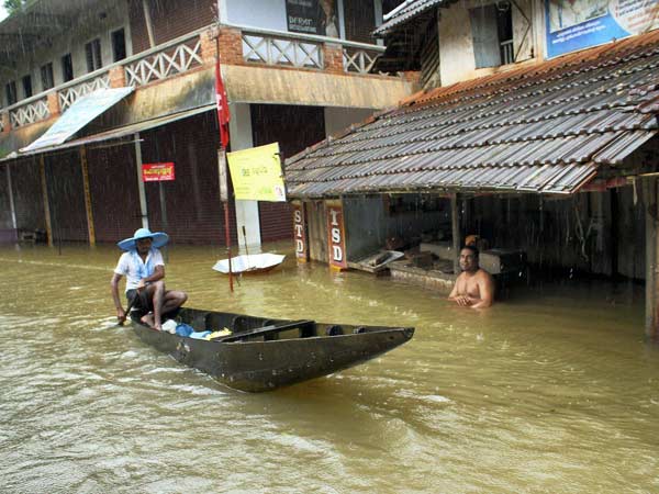 கேரளாவில் கனமழை: 1,829 வீடுகள் இடிந்து விழுந்தது: 23 பேர் பலி