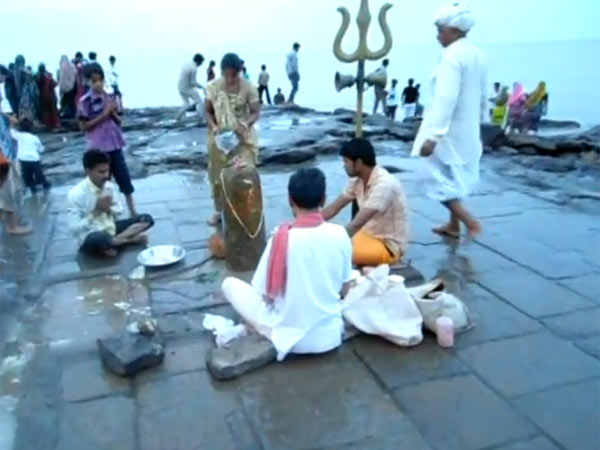என்ன சாமி இருக்கிறது?