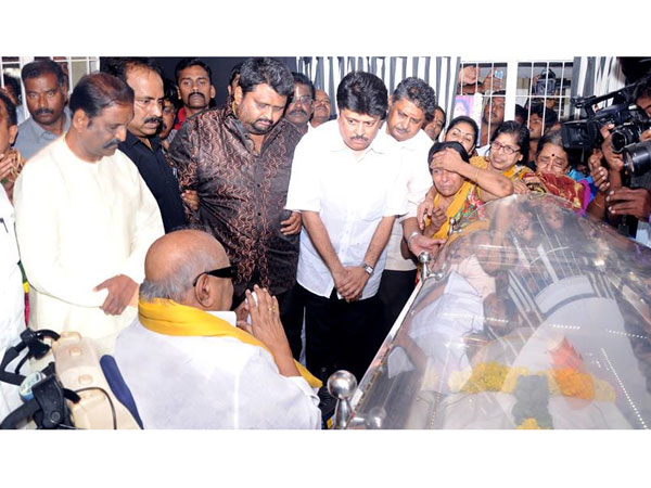 Karunanidhi condoles Vaali Karunanidhi condoles Vaali