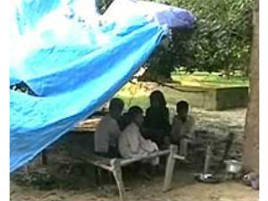 UP: Orphaned by AIDS, 5 kids live in a graveyard UP: Orphaned by AIDS, 5 kids live in a graveyard