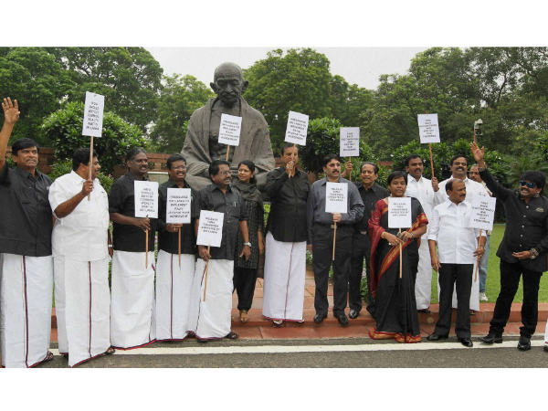 DMK mps protest against Sri lanka at Delhi DMK mps protest against Sri lanka at Delhi
