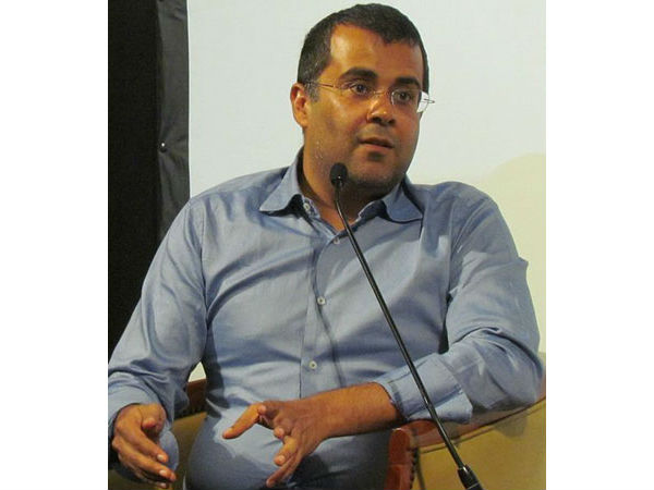 Chetan Bhagat faces flak for Twitter post, uses imagery of rape to define rupee's free fall Chetan Bhagat faces flak for Twitter post, uses imagery of rape to define rupee's free fall