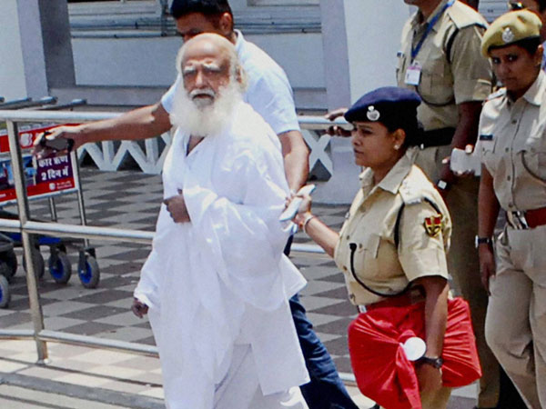 Asaram Bapu brought to Jodhpur after late night arrest Asaram Bapu brought to Jodhpur after late night arrest