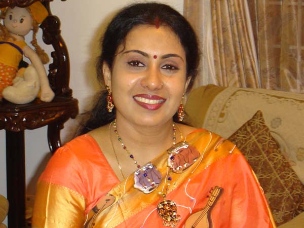 இந்தி பேசும் தமிழ்க் குயில்