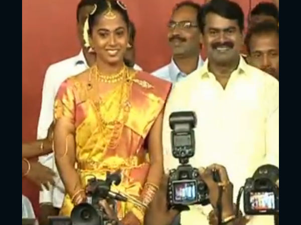 பட்டு வேட்டியில் சீமான்