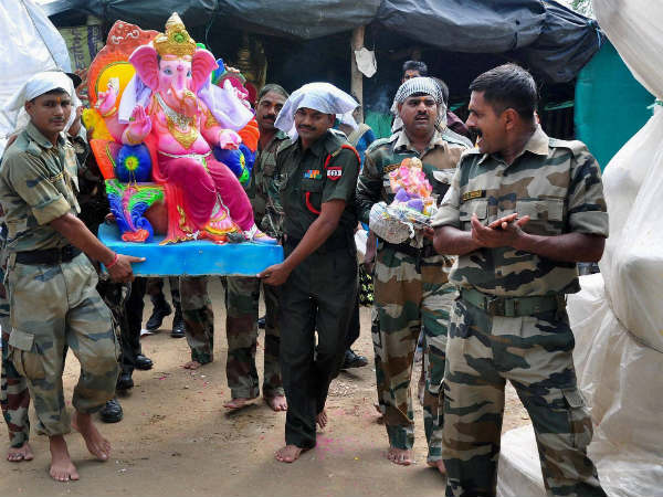 மாட்டுவண்டிகளில் ஊர்வலம் கூடாது