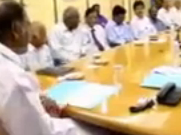 புரோக்கர் தொல்லை வேற...