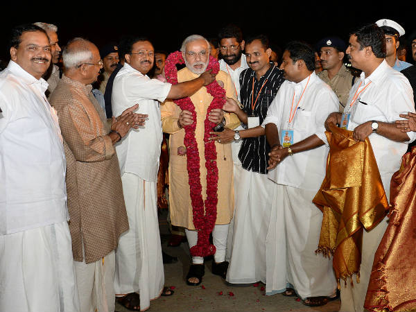 Narendra Modi in Kerala to attend Amma’s birthday celebrations Narendra Modi in Kerala to attend Amma’s birthday celebrations