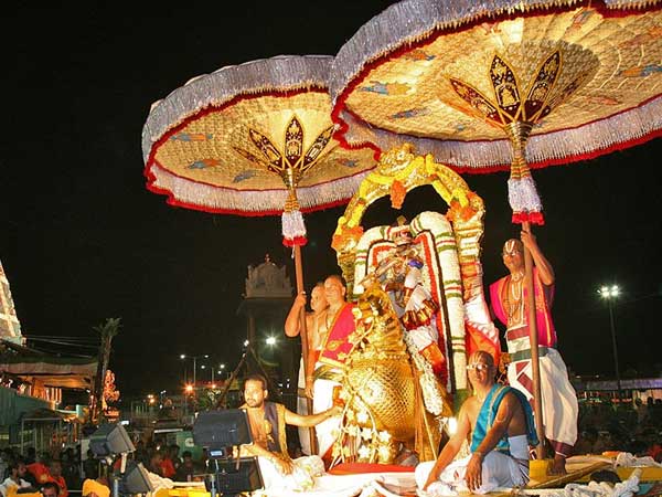 அன்னவாகனத்தில் உலா