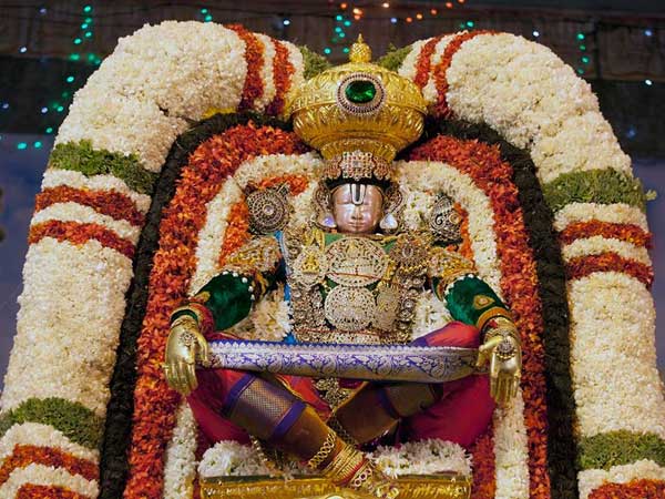 நாளை கருடசேவை