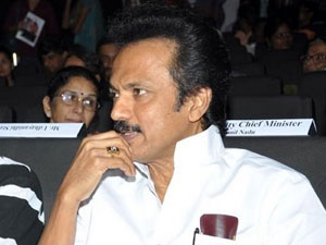 DMK men clash infront of MK Stalin DMK men clash infront of MK Stalin