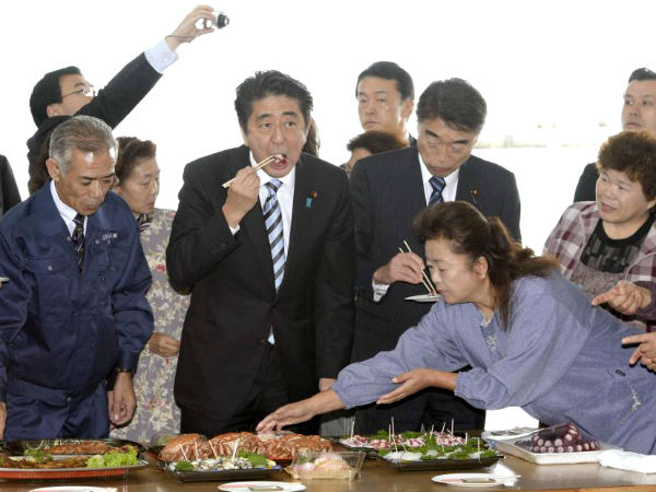 Japanese PM eats seafood caught off Fukushima Japanese PM eats seafood caught off Fukushima
