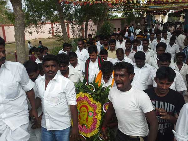 தடையை மீறி பேரணி