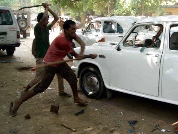 Trader shot dead, tension mounts in Muzaffarnagar Trader shot dead, tension mounts in Muzaffarnagar