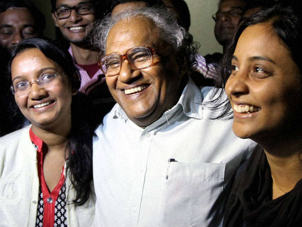 என்னைப் பாருங்க.. எம்புட்டு சந்தோஷமா கீறேன்...