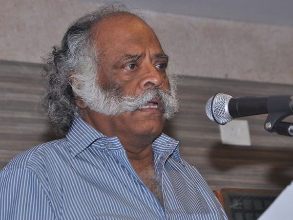 Poet Jayabalan explains the happenings in Sri Lanka Poet Jayabalan explains the happenings in Sri Lanka