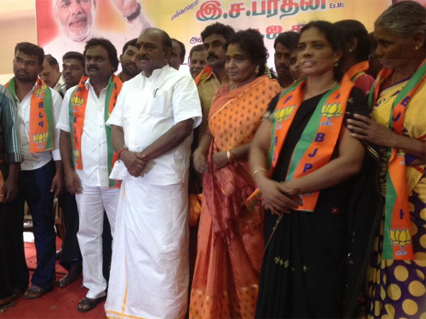 எதி்ர்பார்த்து அரசியலுக்கு வரவில்லை