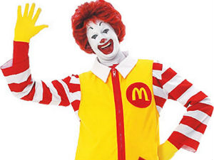 McDonald's worker hands cash bag to couple instead of order McDonald's worker hands cash bag to couple instead of order