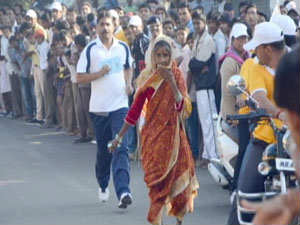 Sixty-six-year-old granny runs 'marathon' in a saree in Maharashtra Sixty-six-year-old granny runs 'marathon' in a saree in Maharashtra