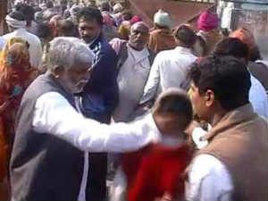 UP minister slaps boy at blanket distribution function UP minister slaps boy at blanket distribution function