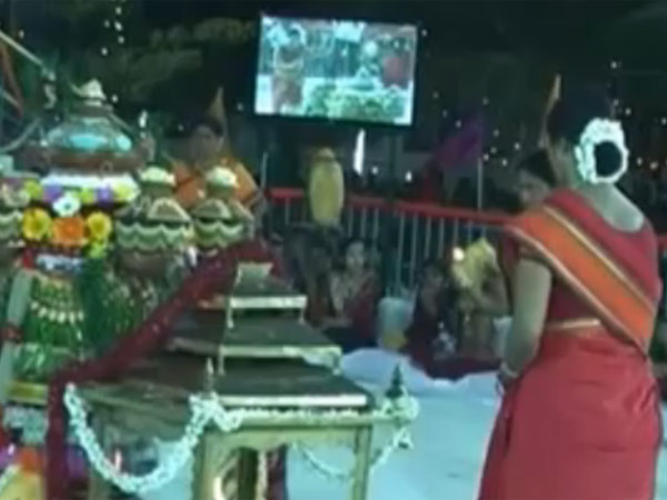 மேல்மருவத்தூரில் ஜோதி