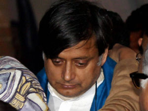 Sunanda's death: Tharoor records statement, writes to Shinde for speedy probe Sunanda's death: Tharoor records statement, writes to Shinde for speedy probe