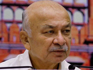Shinde versus Kejriwal face-off: Home Minister calls Delhi CM mad Shinde versus Kejriwal face-off: Home Minister calls Delhi CM mad