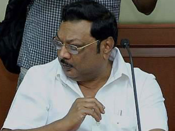 Karunanidhi expels Son Azhagiri from DMK Karunanidhi expels Son Azhagiri from DMK