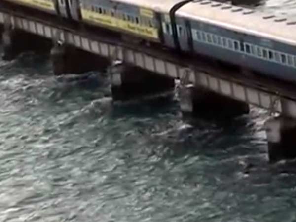 146 இரும்புத்தூண்கள்
