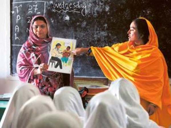 Pakistani village gives girls pioneering sex education class Pakistani village gives girls pioneering sex education class