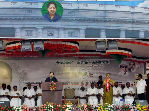 Centre betrayed TN by supplying arms to Sri Lanka to kill Tamils: Jayalalithaa Centre betrayed TN by supplying arms to Sri Lanka to kill Tamils: Jayalalithaa