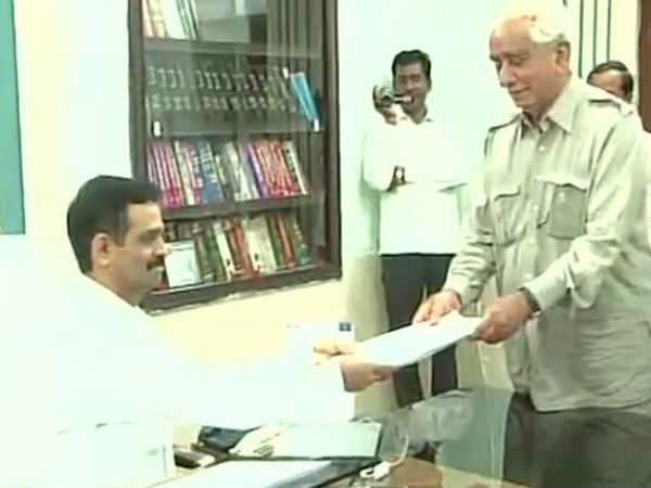 Jaswant Singh files nomination from Barmer Jaswant Singh files nomination from Barmer