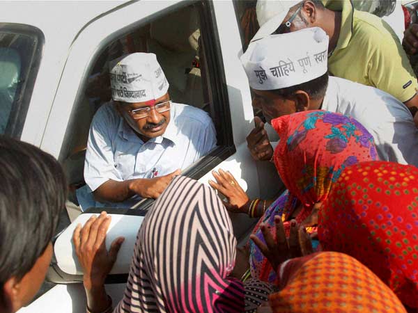 Aam Aadmi Party leader Arvind Kejriwal attacked in Haryana, AAP activists assault attacker Aam Aadmi Party leader Arvind Kejriwal attacked in Haryana, AAP activists assault attacker