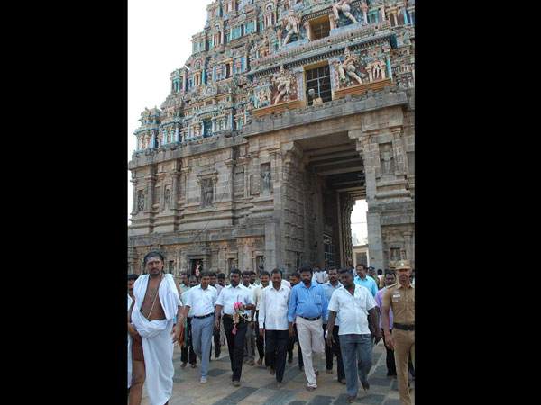 கிழக்கு கோபுரம் வழியாக..